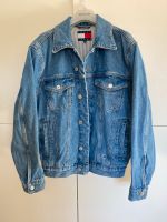 Tommy Hilfiger Jeansjacke mit Rückenlogo Gr. XS oversized Bayern - Traunstein Vorschau