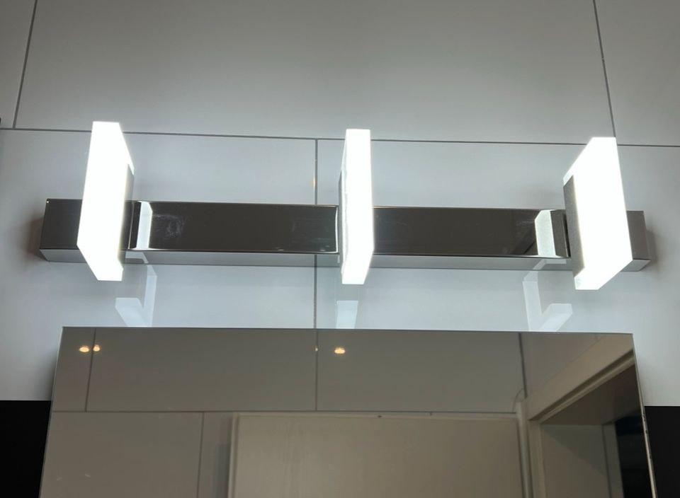 Waschbecken Unterschrank Hochschrank Glanz schwarz LED Spiegel in Aschaffenburg