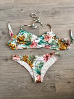 Schöner Bikini mit tropical vibes und schmeichelnden cut outs Vahr - Gartenstadt Vahr Vorschau