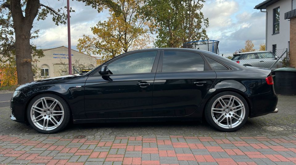 Audi A4 B8 8K S-Line 2.0 TFSI in Lohfelden