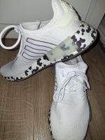 Adidas Sneakers Turnschuhe UK 6,5 Größe 40 weiß nmd r1 Modell neu Baden-Württemberg - Villingen-Schwenningen Vorschau