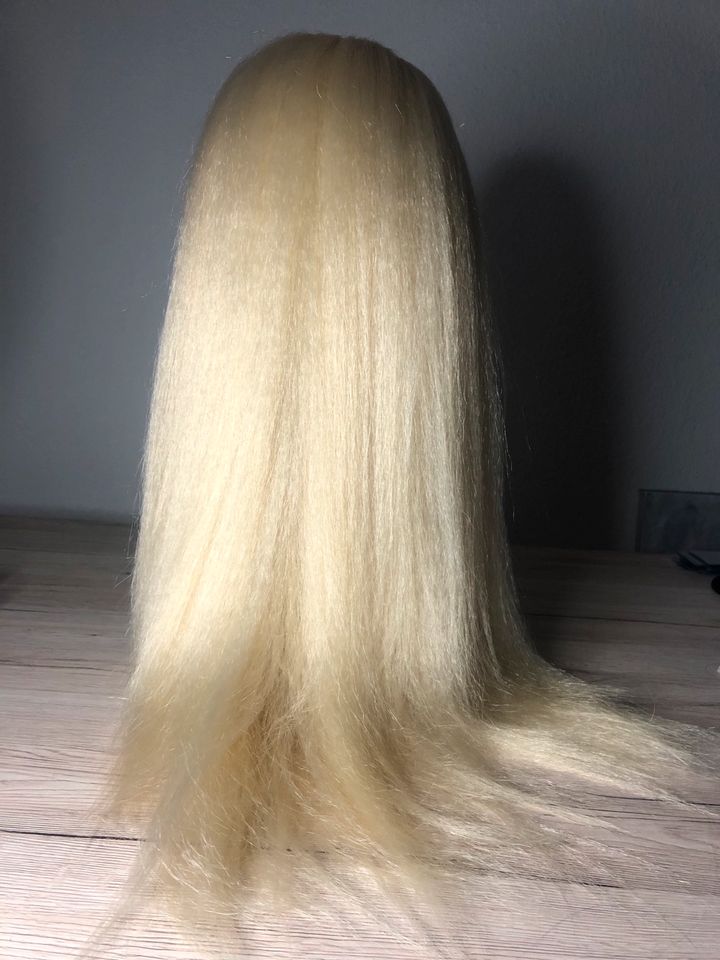 Perücke blond synthetisches Yaki Haar lang neu ungetragen in Mülheim (Ruhr)