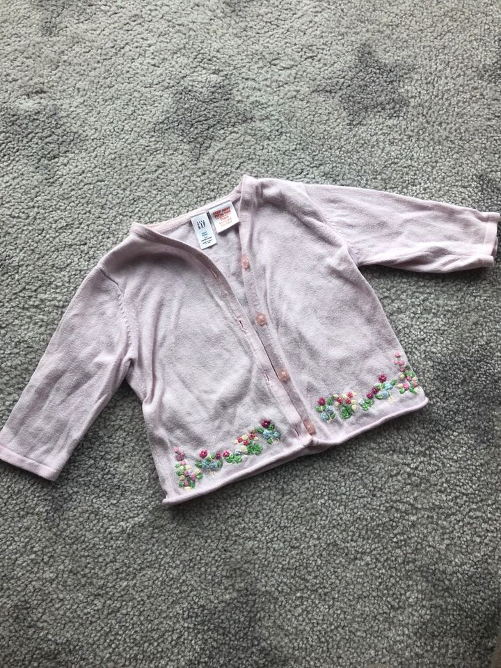 GAP Strickjacke Jacke rosa aufgestickte Blumen 3-6 Monate Top in Gilching