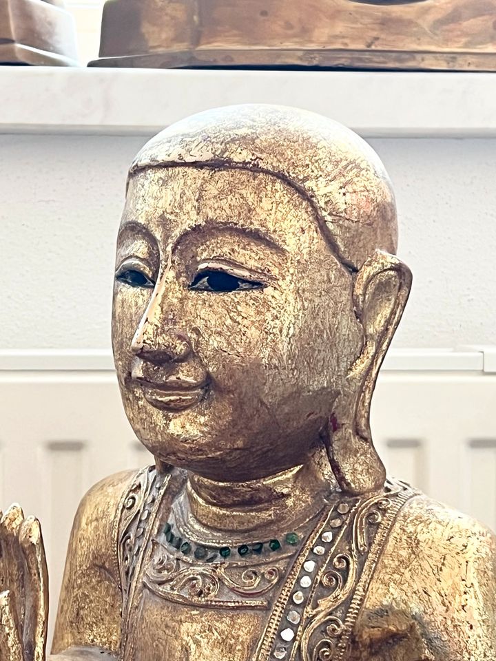 Wunderschöner Holzbuddha mit Blattgold aus Thailand. 46cm in Neufahrn