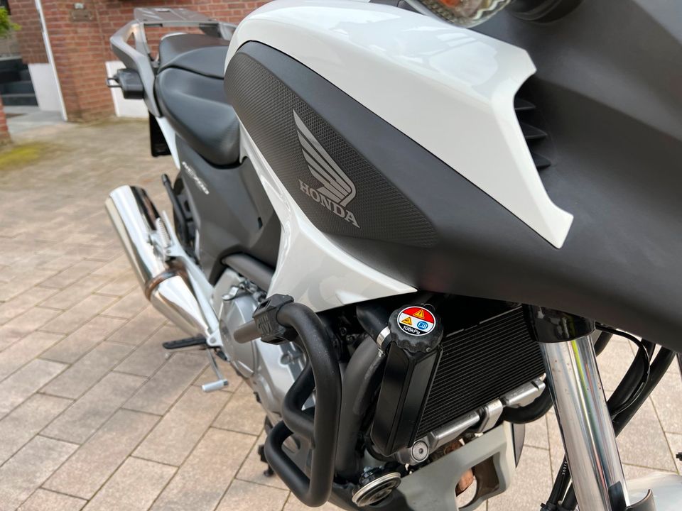 Honda NC700X mit vielen Zubehörteilen aus 1.Hand im TOP-Zustand! in Emmerich am Rhein