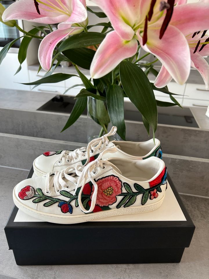 Gucci Ace Embroidered Floral in Köln