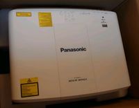 Panasonic PT MZ 670 Beamer gebraucht Sehr guter Zustand. Nordrhein-Westfalen - Hilchenbach Vorschau