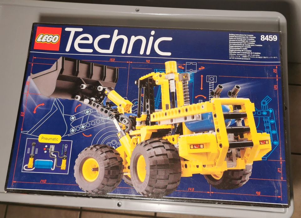 Lego Technik Radlader 8459 + Bauanleitung in Eichenzell