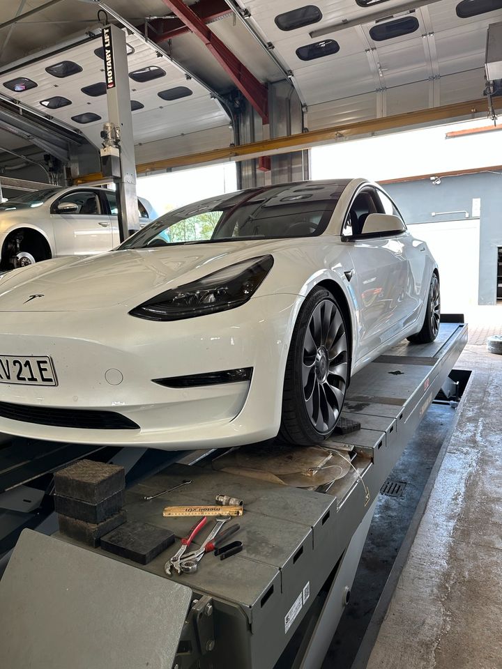 Tesla Kompletträder MY/ M3 Fahrwerksumbauten, Achsvermessungen in Windhagen
