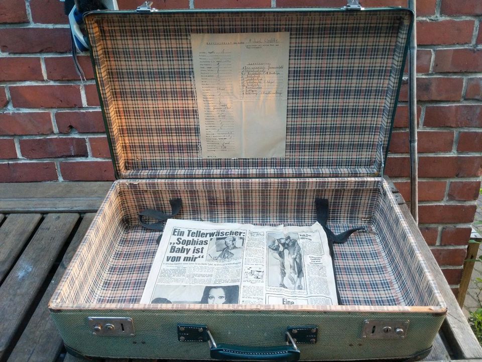 Alter Koffer, Reisekoffer, aus den 70er Jahren (1973) in Pinneberg
