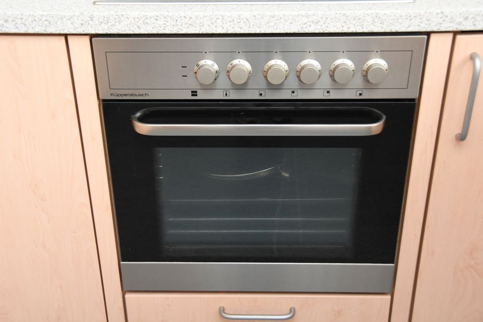 HÄCKER Küche Küchenzeile mit Küppersbusch E-Geräten top Zustand in Paderborn