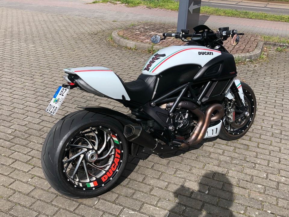 Ducati Diavel Dark/Carbon„Italia“ in Wittichenau