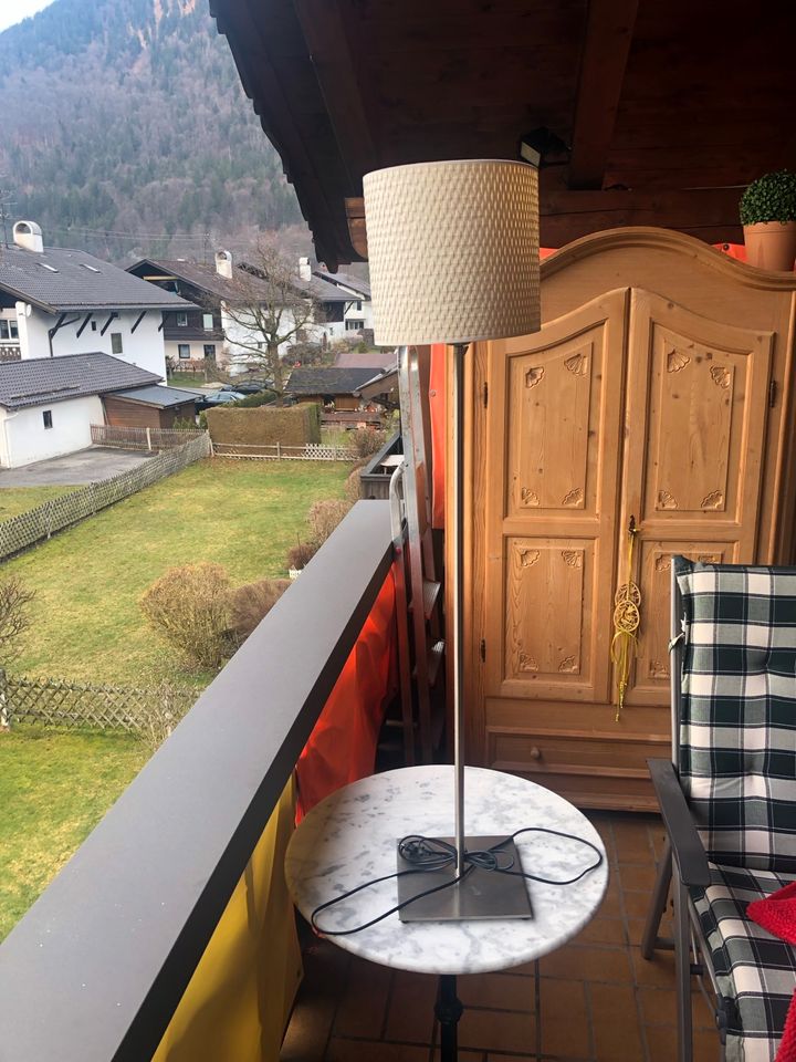 Stehlampe ausziehbar  Edelstahl mit Bastlampenschirm in Oberau