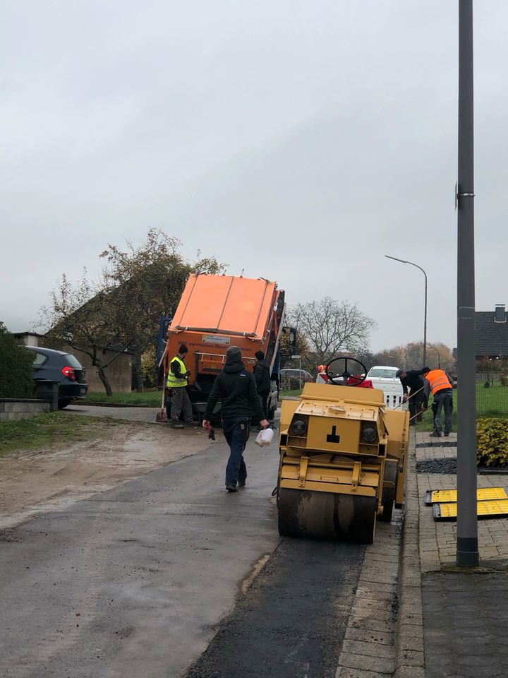 Erdarbeiten Tiefbau Straßenbau Glasfaser ✅✅ in Düsseldorf