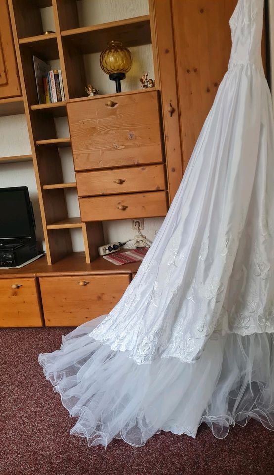 Brautkleid Hochzeit Tüll Kleid Gr 34 XS Neu mit Schleppe Tüll in Sehmatal-Neudorf