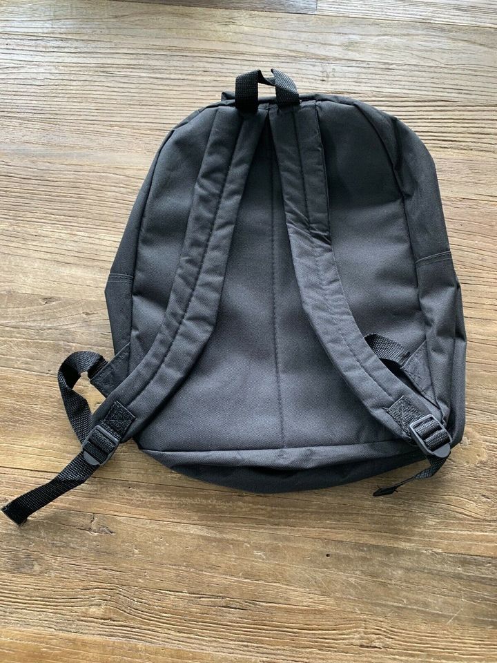 Vintage: Schwarzer neuer Rucksack in Müden