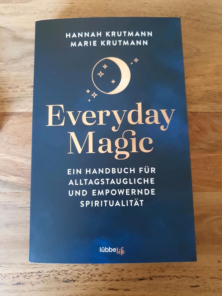 Buch "everyday magic" in Wiedenzhausen