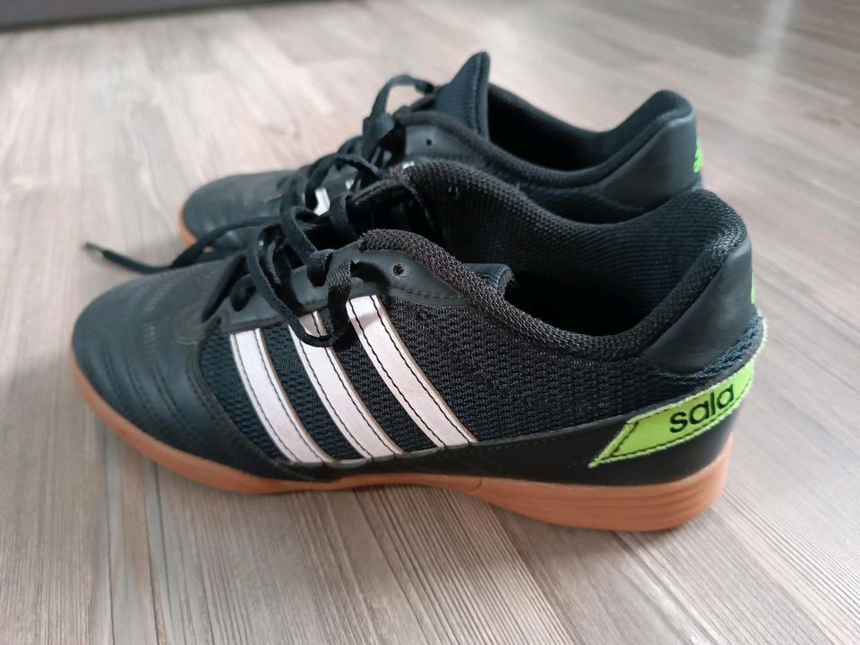 Adidas SALA Größe 37 1/3 Sneaker in Gräfendorf