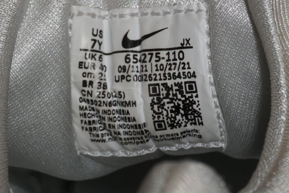 Mädchen Nike Sportschuhe Sneakers weiß Gr. 40 in Kassel