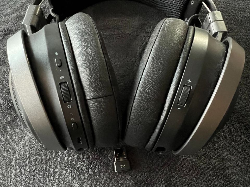 Razer Nari Ultimate Wireless Kopfhörer Headset in Frankfurt am Main