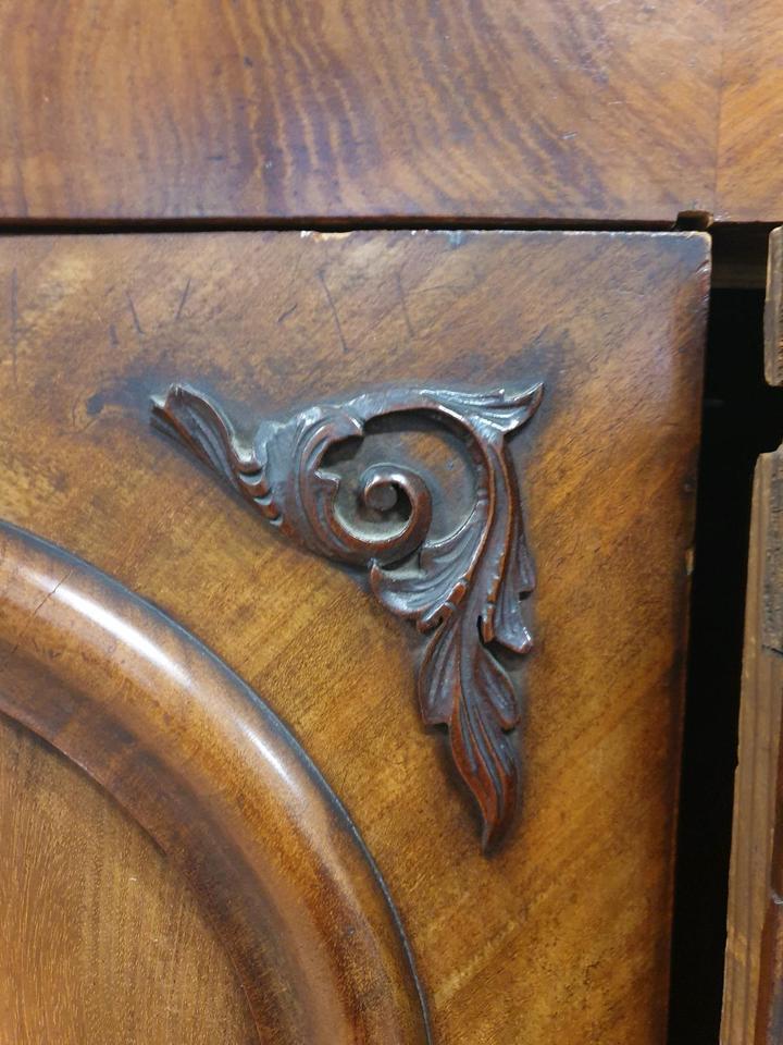 24567RH Wunderschöner antiker Schrank dunkel Dielenschrank in Augsburg