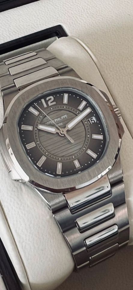 Patek Philippe Nautilus 32 mm Weißgold LC 100 in Mutlangen