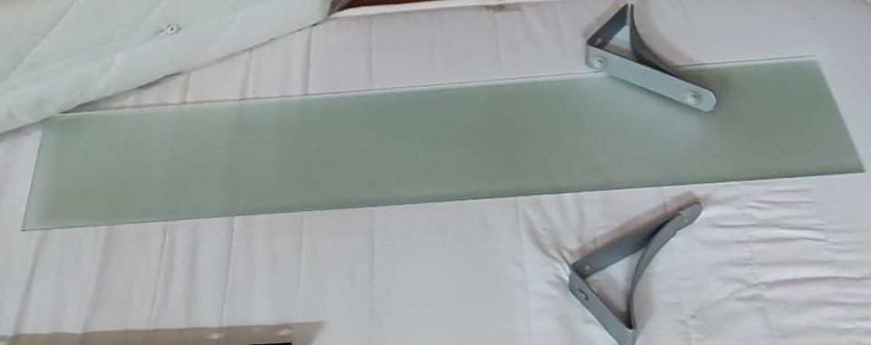 Wandregal Glas - satiniert, silberfarbene Konsolen - 90 x 19 cm in Hasborn
