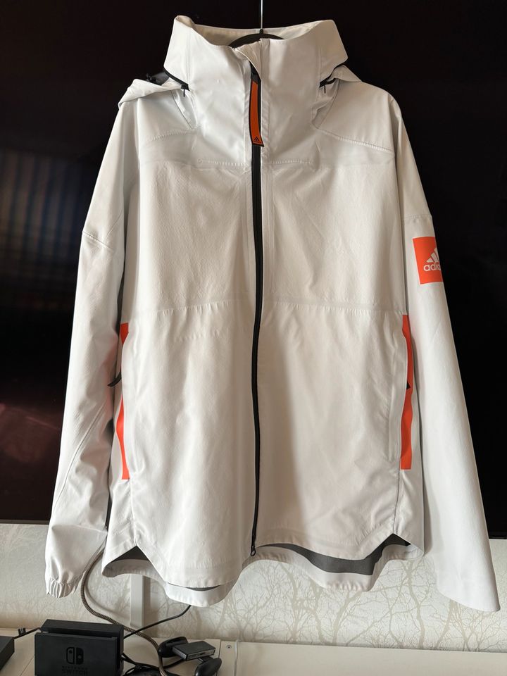 Neuwertige* adidas myshelter rain.rdy XL Herrenjacke in weiß in Rühen