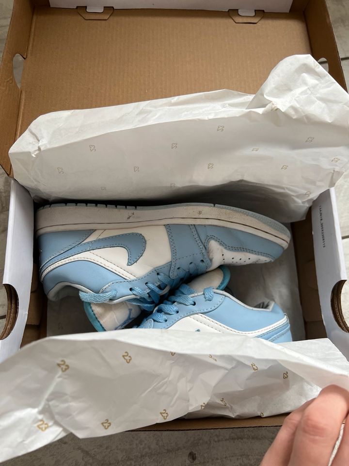 Wmns AIR NIKE JORDAN 1 Low weiß hellblau Gr 8 EUR 39 in Wehretal