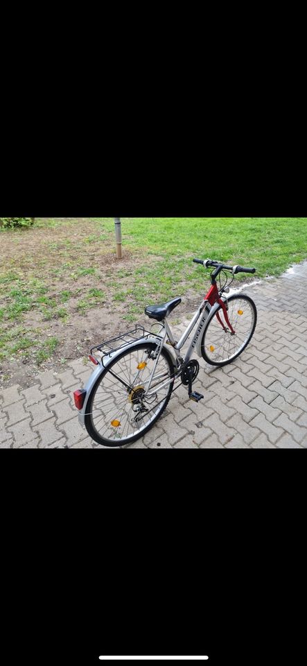 Rotes Fahrrad in Stuttgart