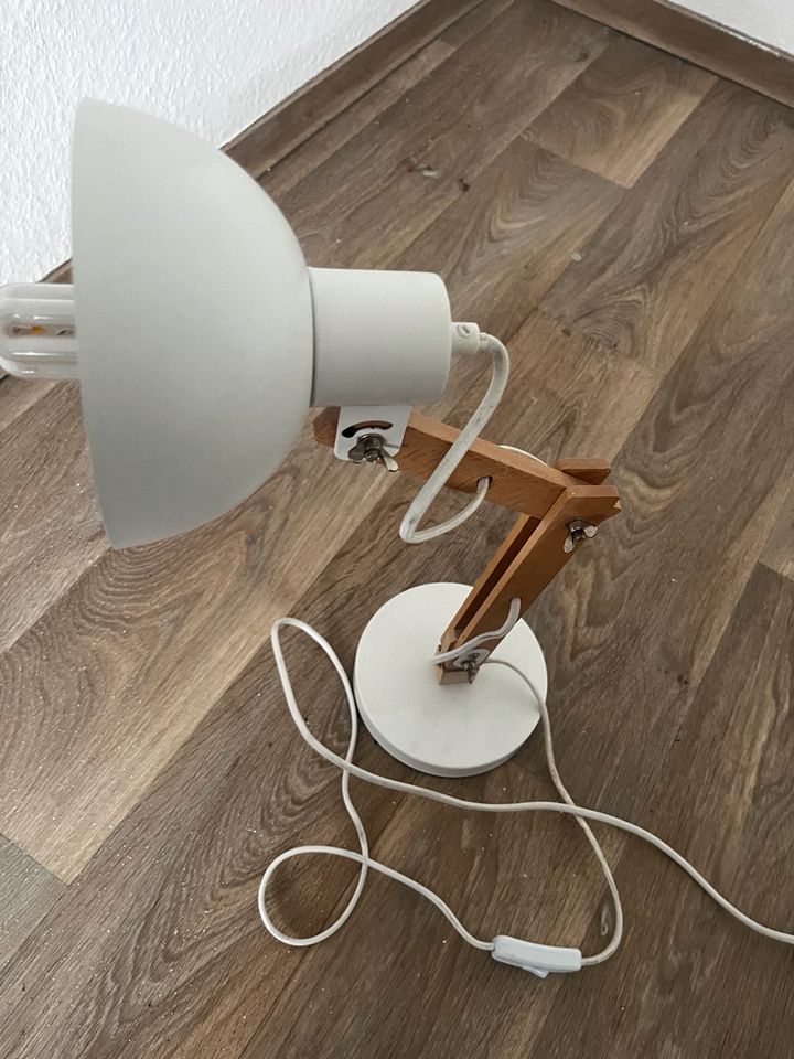 Nachttischlampe / Stehlampe / Schreibtischlampe / Lampe in Verl