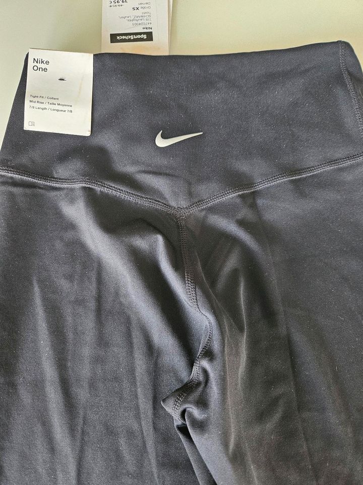 Leggins Nike 7/8 neu schwarz tight in Herbsleben