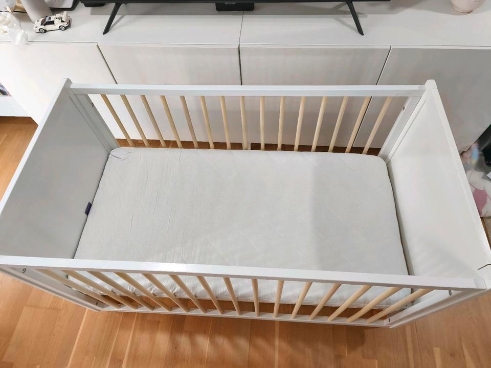 Kinderkraft Nico Babybett Kinderbett Gitterbett Matratze Bett in Rosenheim