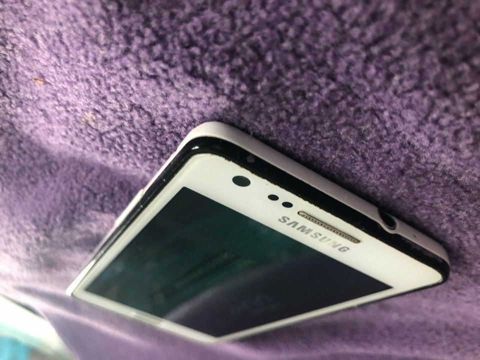 Samsung Galaxy S 2 GT-I9100 - 16GB - Weiss (Ohne Simlock) Smartph in Aiglsbach