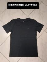 2 Tommy Hilfiger T- Shirts Dunkelblau und Weiß Gr.140/152 Baden-Württemberg - Mannheim Vorschau