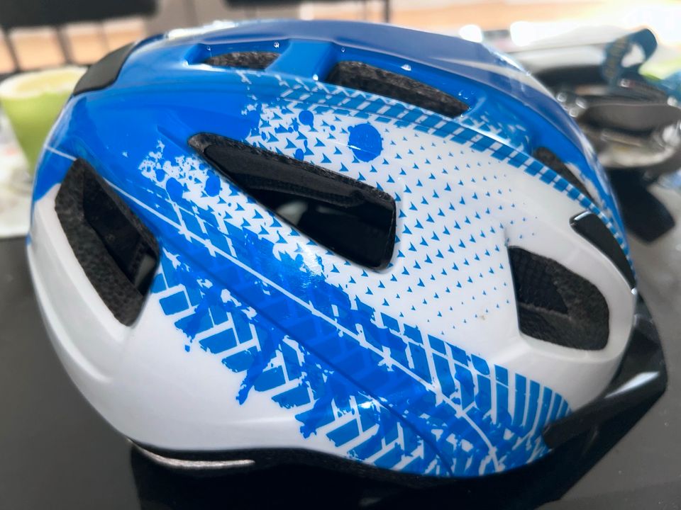 Fahrrad Helm Kinder Blau modern in Frankfurt am Main