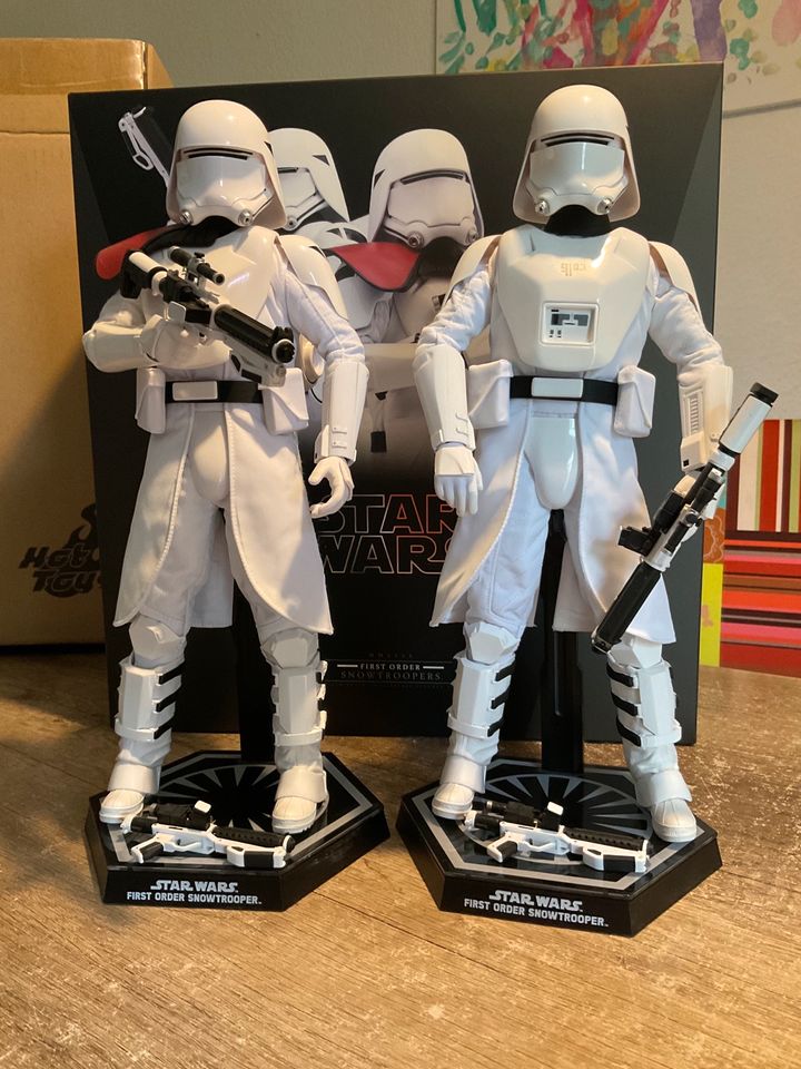 Hot Toys Star Wars First Order Snowtroppers in Schmallenberg