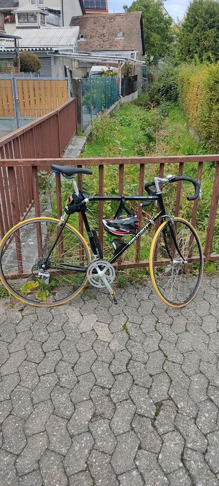 Rennrad Peugeot in Ober-Ramstadt