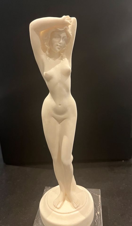 Skulptur Figur Frau Nackt Akt stehend Alabaster in Weingarten