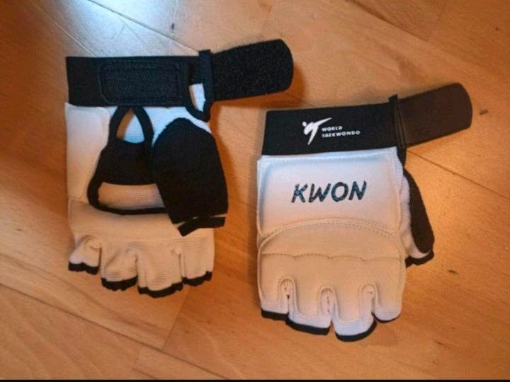 Neu: Taekwondo Kampfsport Kinder Ausrüstung Kwon Daedo 128 in Wuppertal