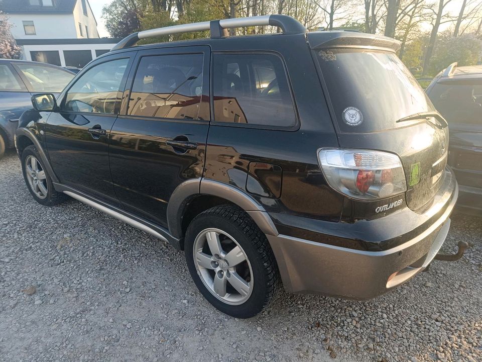 Mitsubishi Outlander 2.4 Benzin in Neumarkt i.d.OPf.