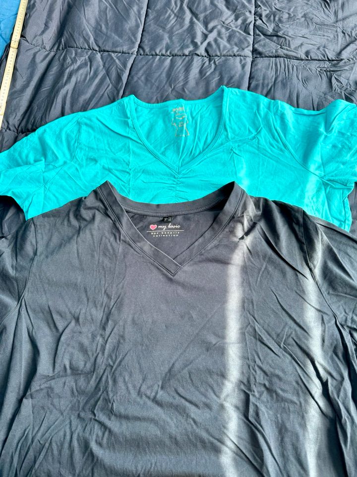 2 Basic Kurzarmshirts Shirt V- Ausschnitt Türkis und blau 50/52 in Herne