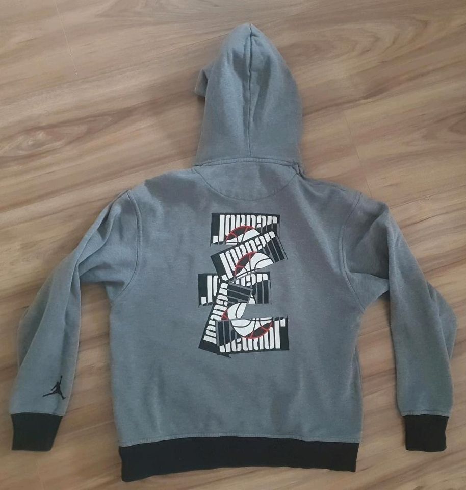 Hoodie von Jordan Größe M in Büchen