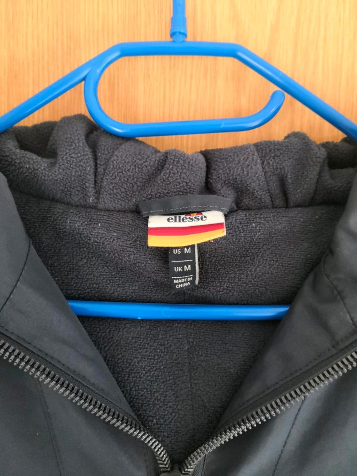 ellesse Winterjacke Gr. M in Oderwitz