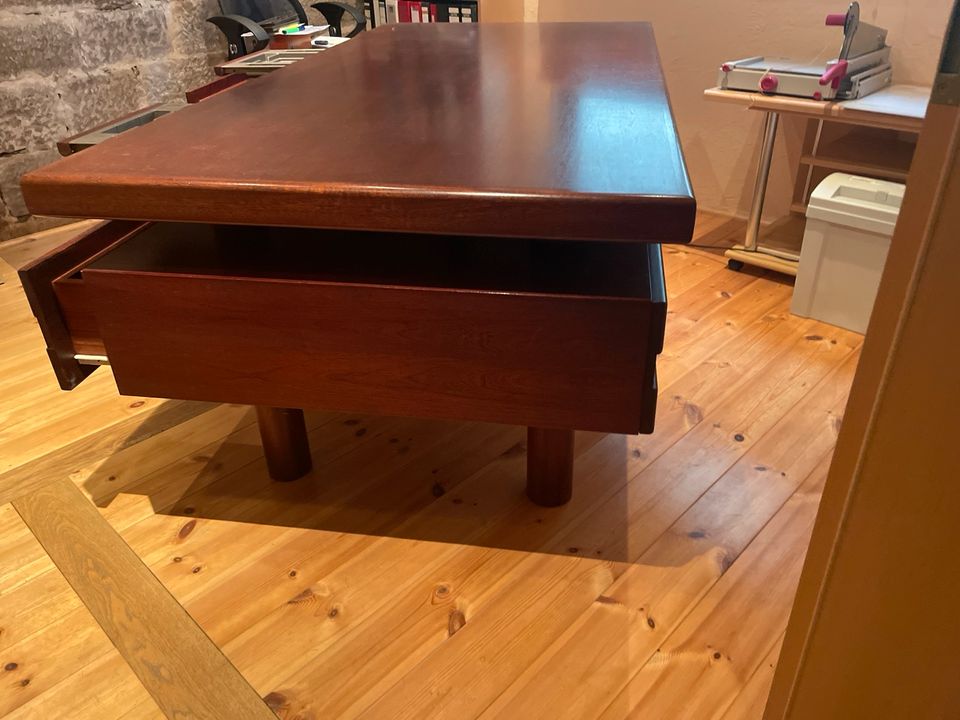 Schreibtisch groß Echtholz massiv in Michelau