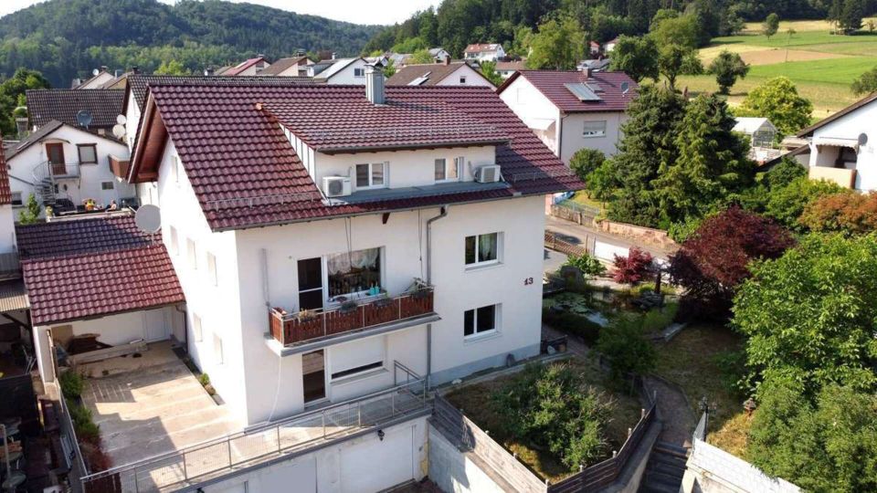 +++ 3-Zi.- Wohnung mit Kaminofen, EBK, Garage, Keller, Hobbyhaus und großem Außenbereich +++ in Lahr (Schwarzwald)