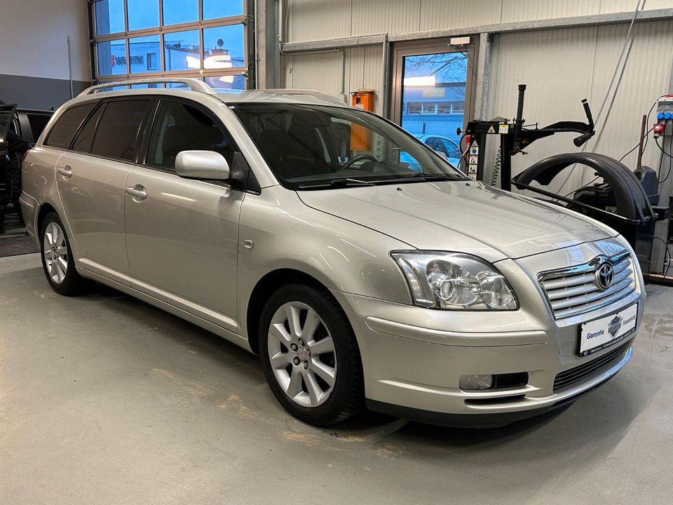 Toyota Avensis Kombi 1.8 Executive,AHK,SHZ,Scheckheft in Hannover