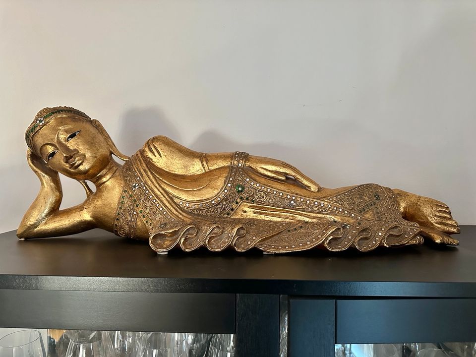 Liegender Buddha Nirvana-Haltung Holz 76 cm in Freinsheim