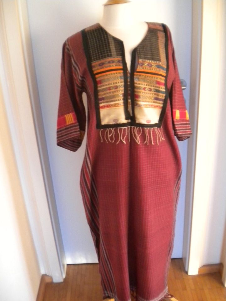 Abaya - arabisches Festkleid - ethnische Kleidung Naher Osten in Frankfurt am Main