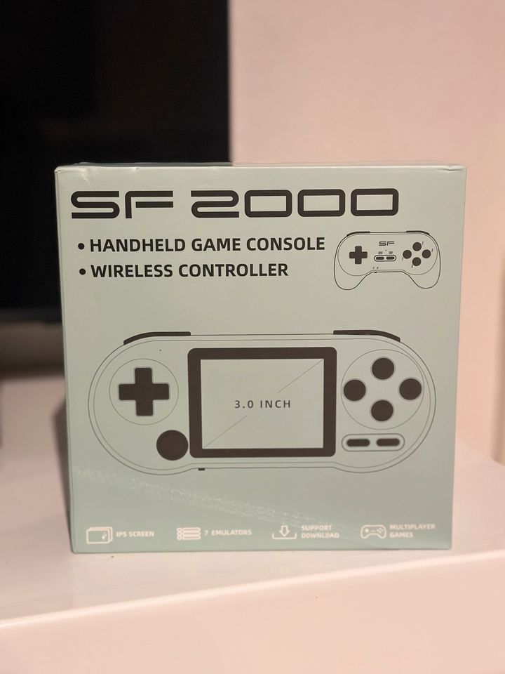 Retro handheld Videospiel Data Frog SF-2000 mit 2 Controllern in Rimpar